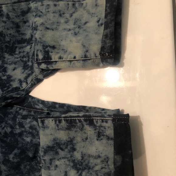 Juniors jeans NWT excellent condition. - Picture 4 of 5